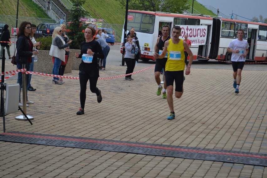 City Cross Częstochowa: 230 biegaczy na trasie miejskiego katorżnika [ZDJĘCIA]