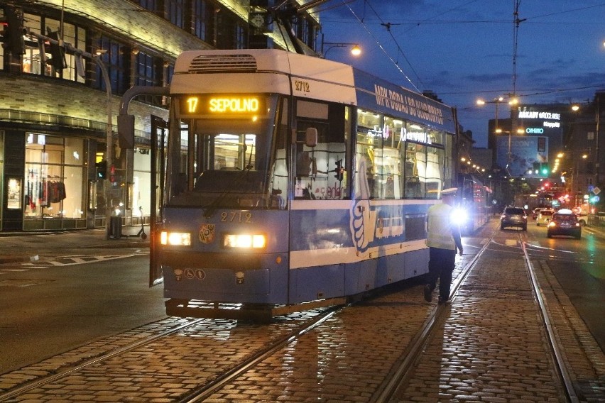 Wykolejenie tramwaju na Świdnickiej. Duże utrudnienia 
