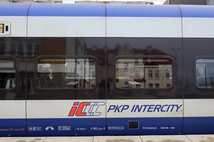 W PKP Intercity wybierzemy miejsce na graficznym planie. Do...