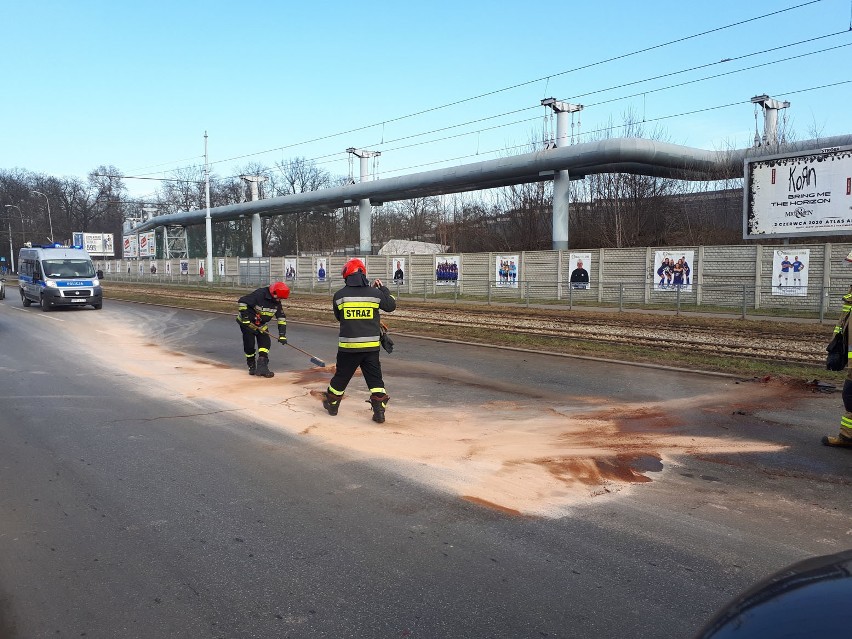 Wypadek na Kilińskiego dzieci trafiły do szpitala. Zderzenie 3 samochodów na ul. Kilińskiego w Łodzi. Zdjęcia