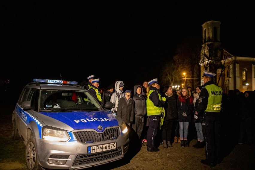 W Dobrzyniewie Kościelnym policja zachęcała do noszenia...