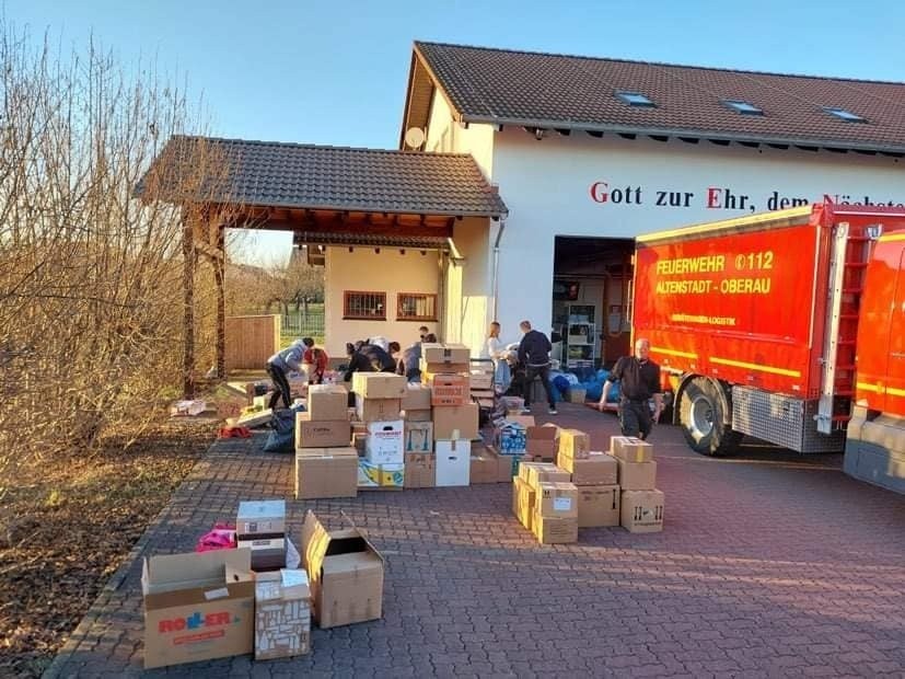 Niemcy wysłali dary dla uchodźców z Ukrainy w Kazimierzy Wielkiej. Część z nich trafi do partnerskiego miasta - Buczacza [ZDJĘCIA, WIDEO]