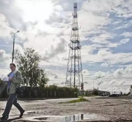 Wieża telefonii komórkowej na ul. Grottgera w Słupsku.