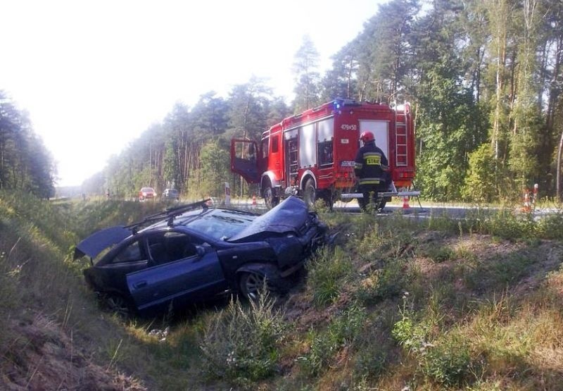 Na prostym odcinku drogi krajowej nr 46 kierowca opla astry...