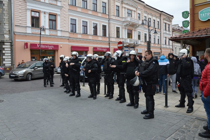 Tarnów. Protest przeciwko przyjęciu uchodźców