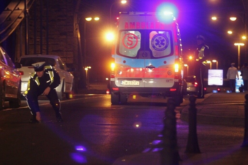 Wypadek przed mostem Grunwaldzkim. Potrącony mężczyzna w ciężkim stanie (ZDJĘCIA)