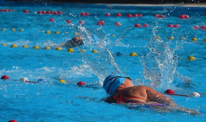 Extreme Triathlon składa się z trzech konkurencji: pływanie,...