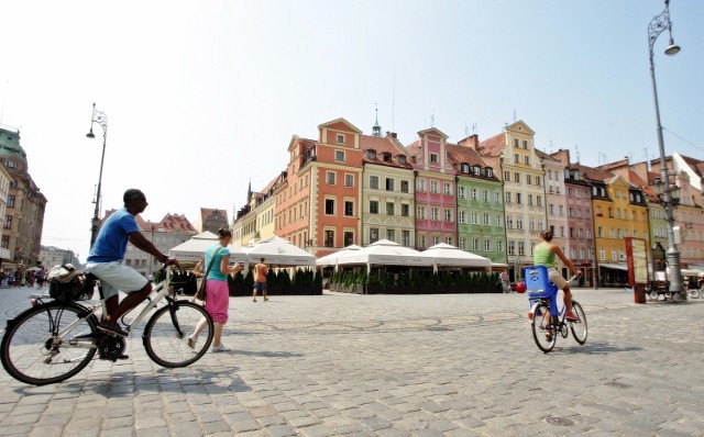 Na razie rowerzyści mogą jeździć po wrocławskim Rynku tylko od godz. 7 do 9.