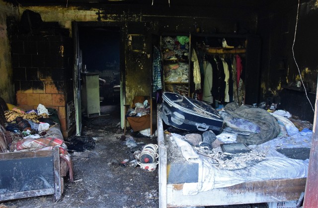 Dziś rano (2 czerwca) w płomieniach stanęło mieszkanie w budynku wielorodzinnym w Brannie, gm. Gniewkowo. Z żywiołem walczyło 7 zastępów straży pożarnej. Podtruta dymem została 86-letnia kobieta.
