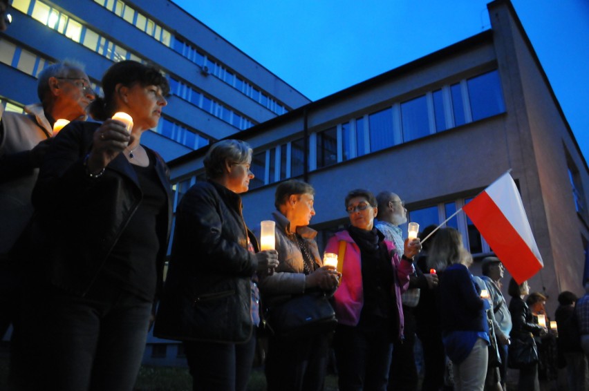 Czuwanie pod sądem w Krakowie. Mieszkańcy wciąż walczą o ochronę sądownictwa [ZDJĘCIA, WIDEO]