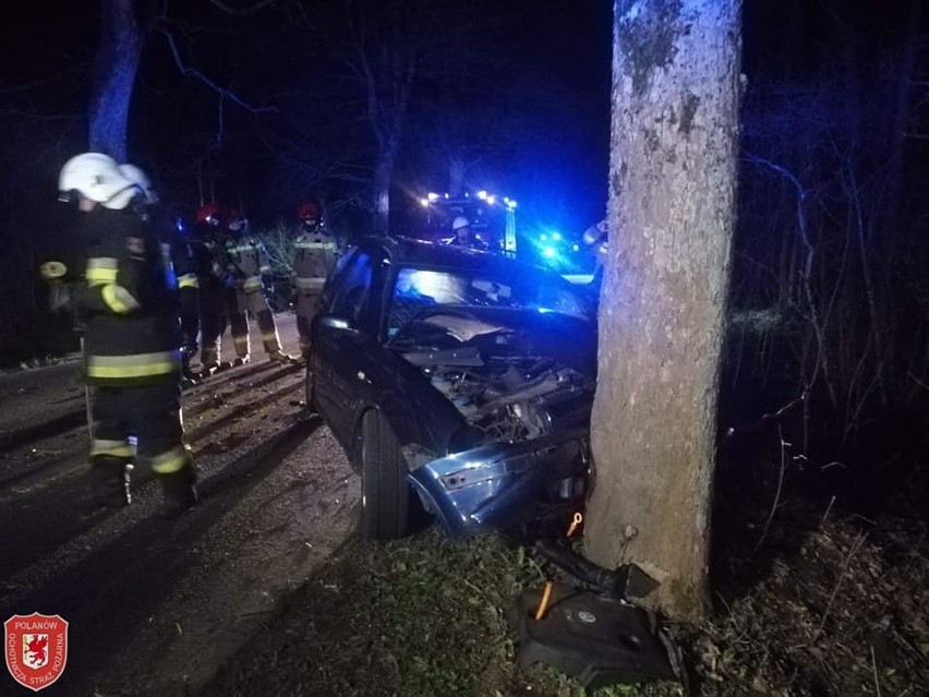 Wypadek w okolicach miejscowości Krąg. Auto uderzyło w...