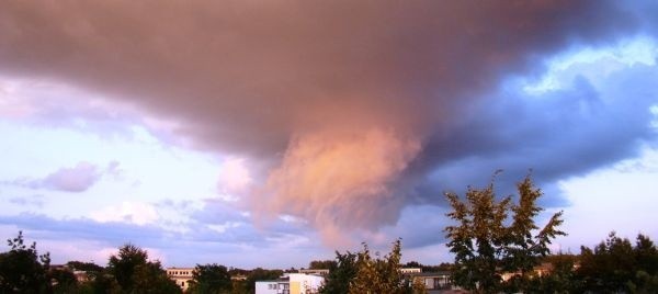 Trąba powietrzna? Tornado? A może jedynie nietypowy układ...