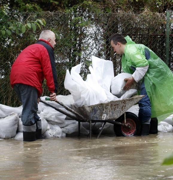 Powodzianie z Podkarpacia czekają na pomoc.