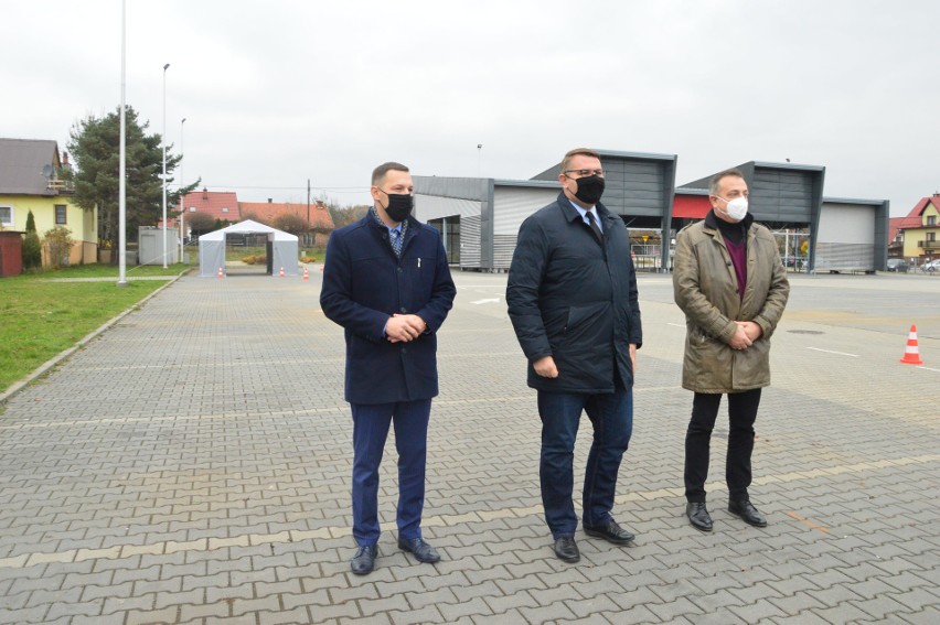 Myślenice. Na placu targowym wykonamy wymaz nie wysiadając z samochodu. Punkt drive thru działa zaczyna działać od czwartku (12.11)