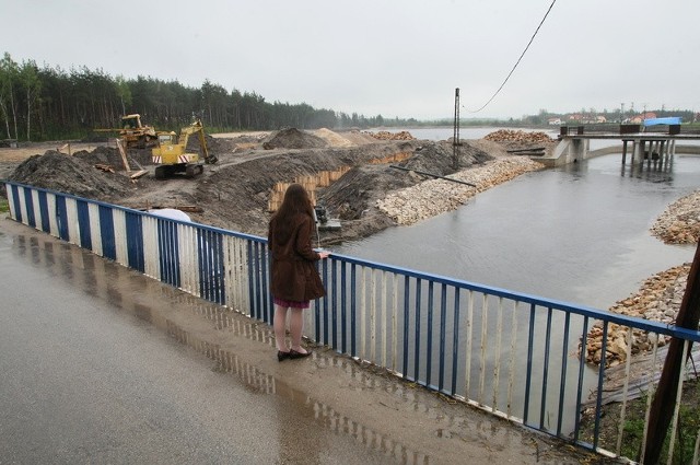 Prace przy zbiorniku wodnym w Morawicy idą pełną parą. Mieszkańcy gminy już wkrótce będą mogli korzystać z obiektu.