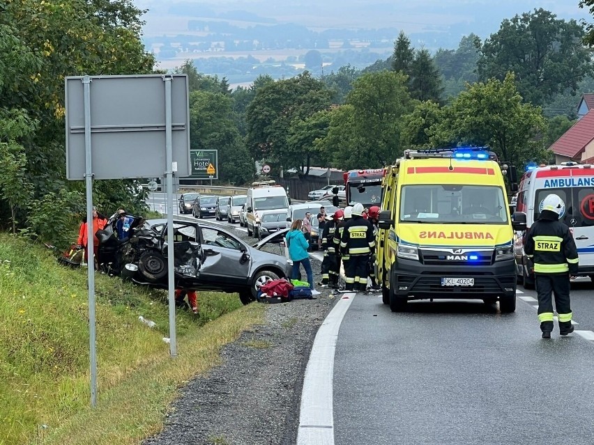 Na miejscu zdarzenia są policjanci z kłodzkiej komendy,...