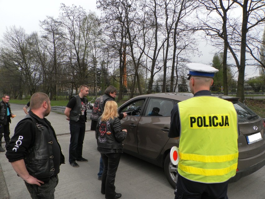 Motocykliści w trakcie akcji w Katowicach