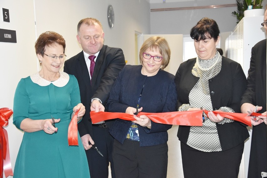 Dominikowice. W tym niezwykłym domu seniorzy mają z kim napić się kawy i porozmawiać. Nie są samotni, a to dla nich jest najważniejsze