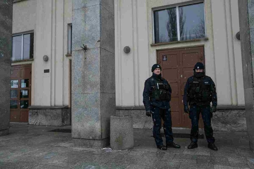 Kraków. Policja przeszukuje pomieszczenia TS Wisła i zabezpiecza dokumenty