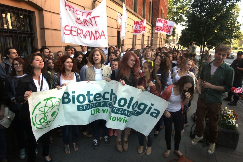 Spór o biotechnologię. Studenci UR wyszli na ulice [ZDJĘCIA]