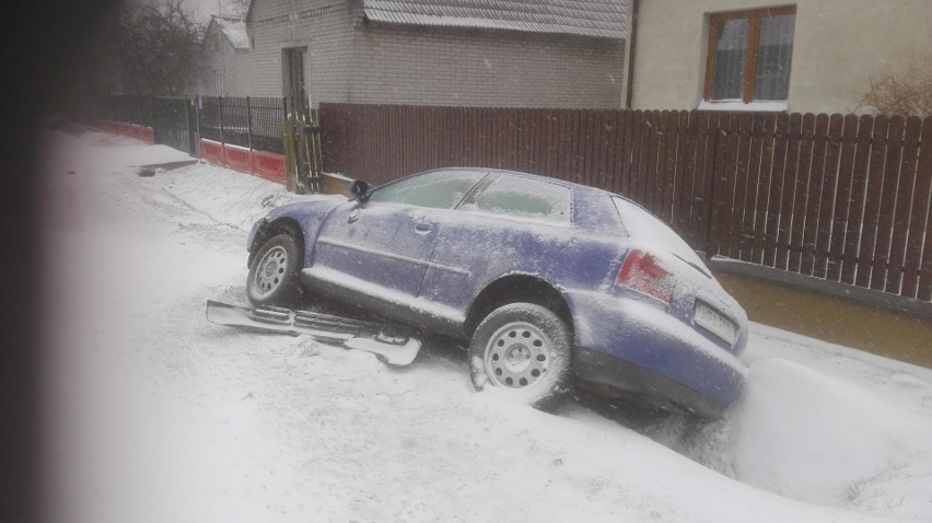 Atak zimy. Fatalne warunki na drogach w regionie radomskim. Mnóstwo kolizji i stłuczek. Radom stoi w korkach (wideo, zdjęcia)