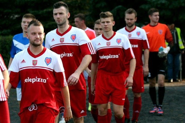 Kibice Narwi z pewnością nie tak wyobrażali sobie pierwsze starcie niebiesko-czerwonych w nowym sezonie IV ligi mazowieckiej.