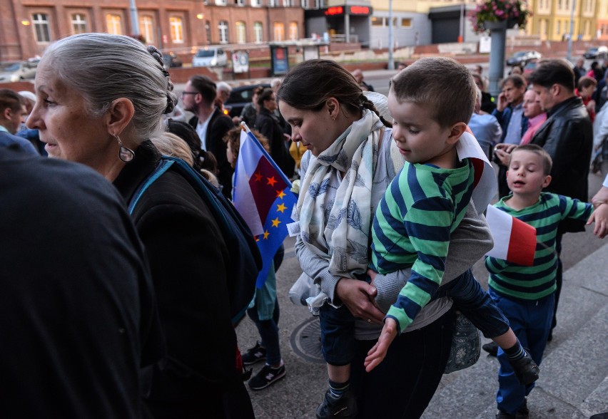 Łańcuch światła w Gdańsku. Kolejny protest w obronie niezależności sądów [ZDJĘCIA]