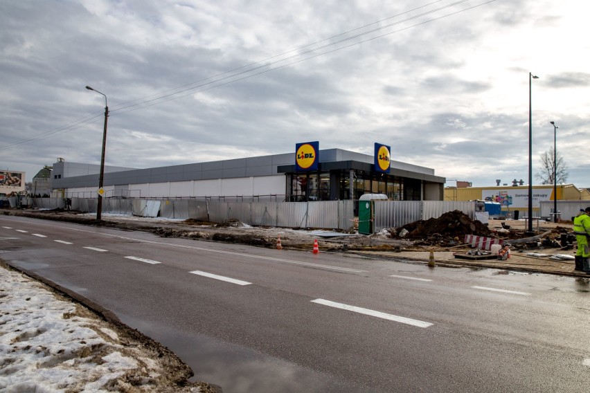 Nowy Lidl przy ul. Bitwy Białostockiej. Prace budowlane zbliżają się do końca [ZDJĘCIA]