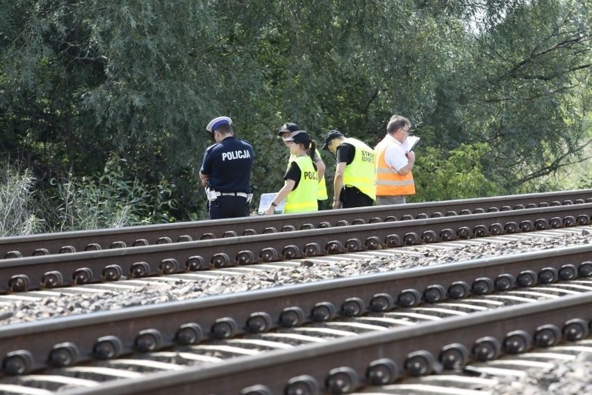 Tragiczny wypadek pod Kutnem. Pracownik zginął podczas pracy na torach [ZDJĘCIA] 