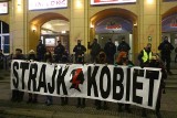 "Wyp...ć na księżyc". Na wrocławskie ulice wrócili protestujący. Pod siedzibą PiS interweniowała policja