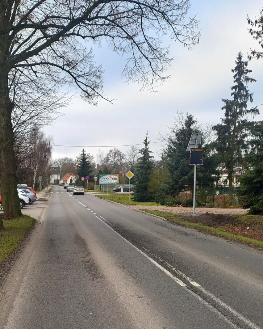 Zwolnij! Dziękuję! Na drogach wojewódzkich pojawiły się prędkościomierze. Będzie ich więcej