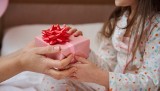 Najlepsze pomysły na prezenty na Dzień Dziecka do 50 i 100 zł. Co można kupić dzieciom? Pomysły na upominki dla maluchów i starszaków
