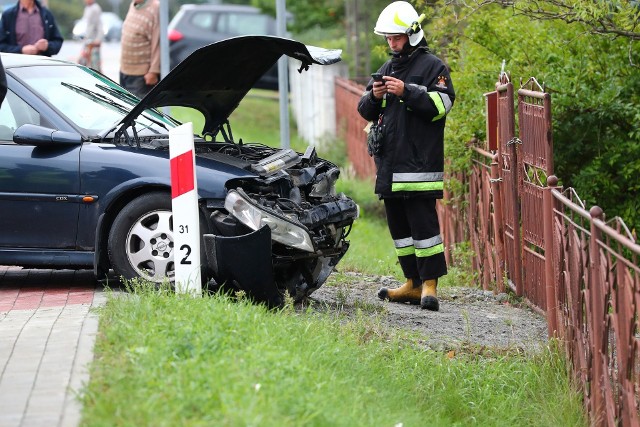 Przód opla vectry został silnie zniszczony, co świadczyło o dużej prędkości pojazdu