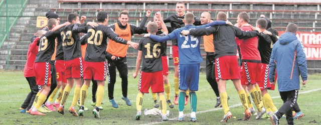 Po ostatnim wygranym meczu z Popradem Muszyna 4:0, piłkarze rezerw Korony mogli zatańczyć z rodości. 