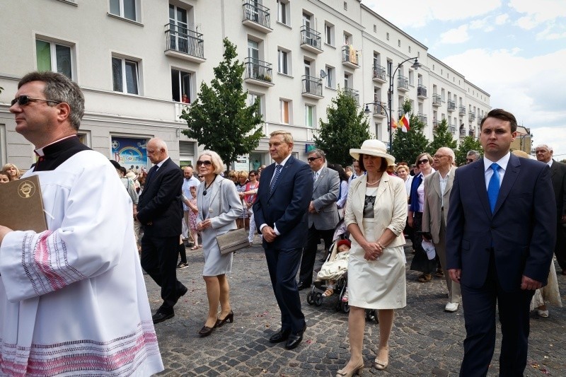 Boże Ciało 2014. Tłumy białostoczan na procesji [FOTO, WIDEO]