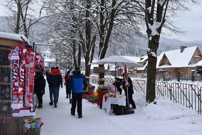 Zakopane szykuje się na skoki. Coraz więcej turystów w mieście i pod Wielką Krokwią 