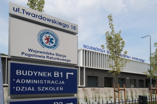 Nowa stacja składa się z dwóch budynków - stoją za sklepem "Biedronka" przy wiadukcie kolejowym na Turzynie.