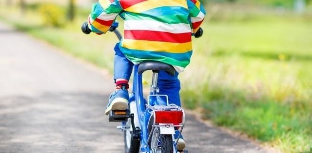 Siedmioletni rowerzysta drogą wojewódzką jechał do babci