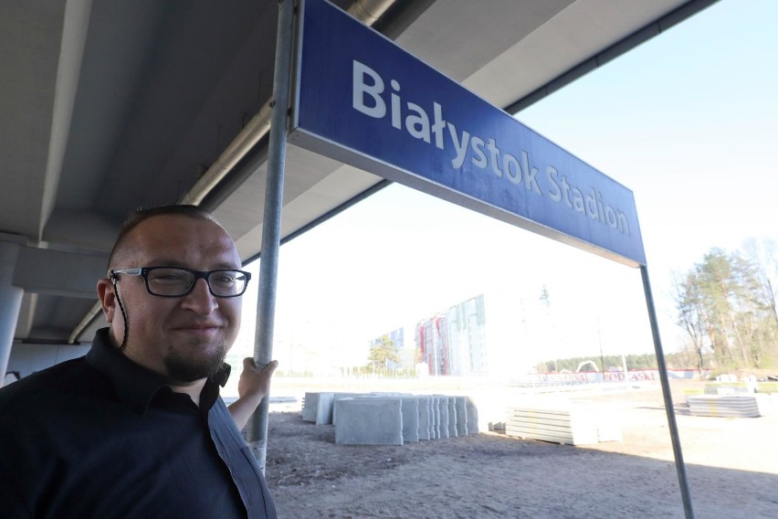 Białystok-Stadion. Z przystanku kolejowego trzeba iść kilkaset metrów do najbliższego przystanku BKM. A jeszcze niedawno była tu pętla