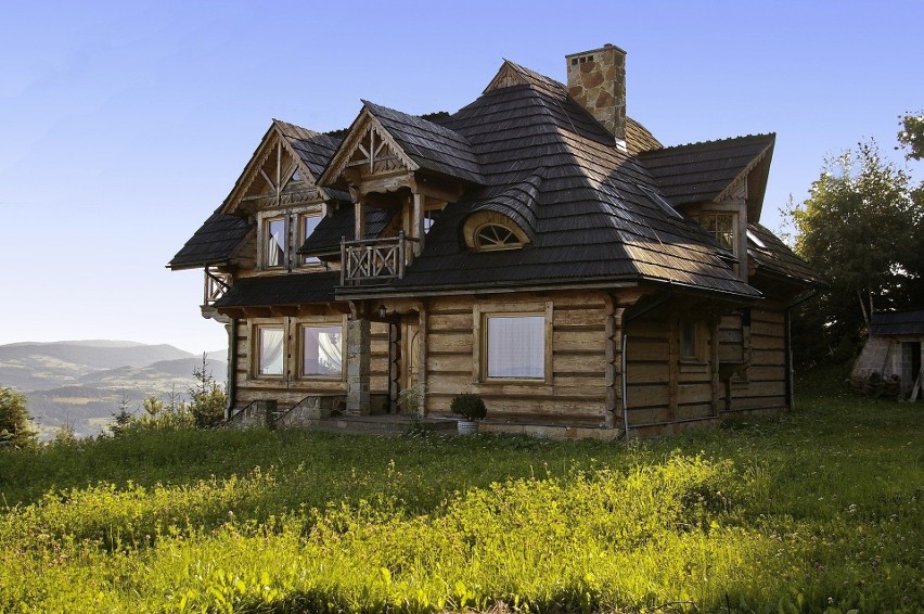 W Małopolsce można kupić wyjątkowe, urokliwe drewniane domy....