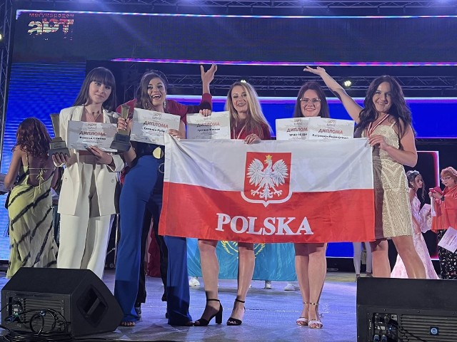 Reprezentantki Polski (od lewej): Vanessa Szanter, Sylwia Rubin, Justyna Misiak, Kornela Wysocka i Patrycja Modrzejewska, świetnie zaprezentowały się podczas Międzynarodowego Festiwalu Sztuki w macedońskiej Strudze.