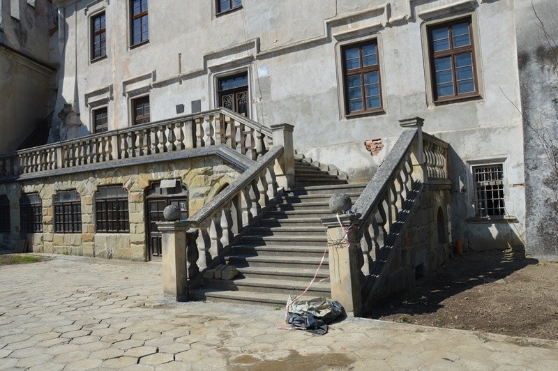 Pałac Stadnickich w Nawojowej będzie jak nowy. Ruszył remont zabytkowego obiektu [ZDJĘCIA]