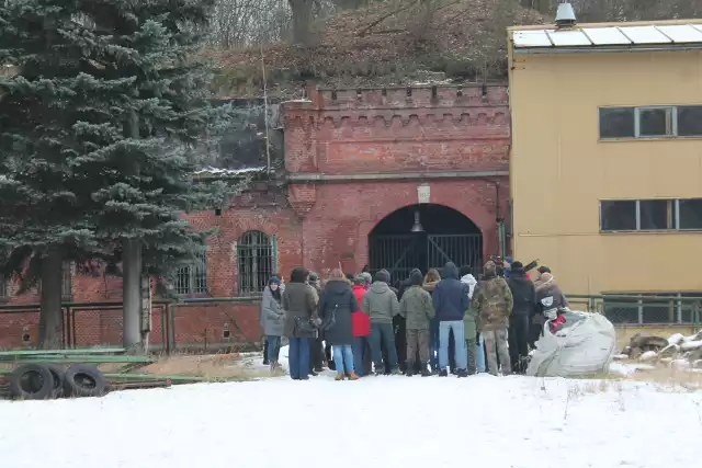 Fort na Rudaku przez wiele lat był dla zwiedzających niedostępny. Nam kiedyś udało się tam zajrzeć przy okazji wycieczki zorganizowanej w ramach Wielkiej Orkiestry Świątecznej Pomocy