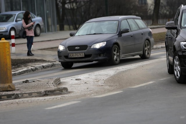 Ulice, chodniki i samochody białe od śniegu „podziwialiśmy” jeszcze na początku tego tygodnia