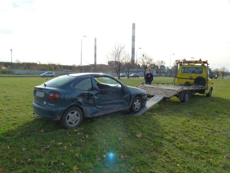 Citroenem w renault. Wypadek na rondzie Sybiraków [ZDJĘCIA]