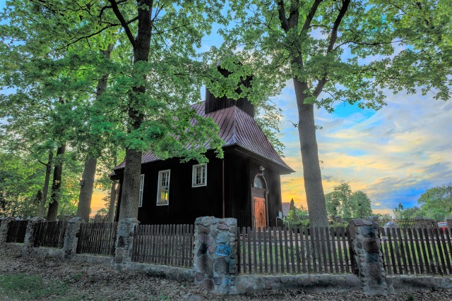 Wśród najczęściej uwiecznianych zabytków powiatu bydgoskiego m.in. drewniany kościółek w Kozielcu