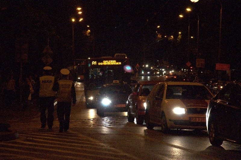 Nocny półmaraton sparaliżował miasto. Korki i zablokowane tramwaje (ZDJĘCIA)