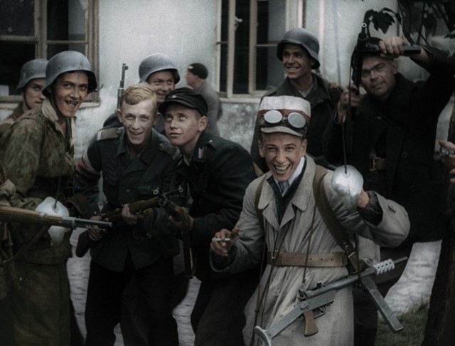 Kadr z filmu "Powstanie Warszawskie"