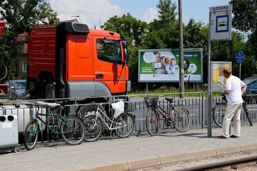 Wrocław: Na Złotnikach mieszkańcy sami zrobili sobie Bike & Ride (ZDJĘCIA)