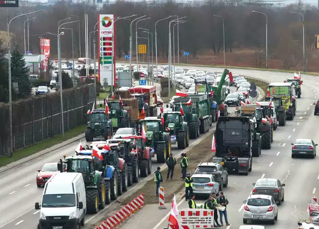 Gigantyczne korki na al. Jana III Sobieskiego. Rolnicy zablokowali jezdnię